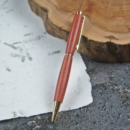 Długopis z drewna pink ivory