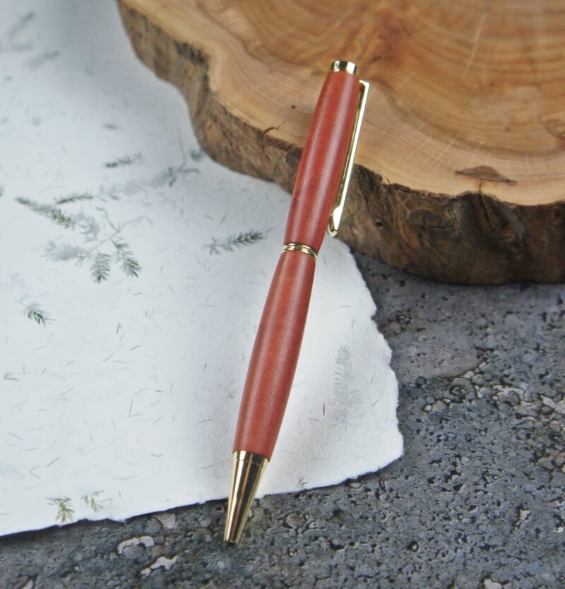 Długopis z drewna pink ivory