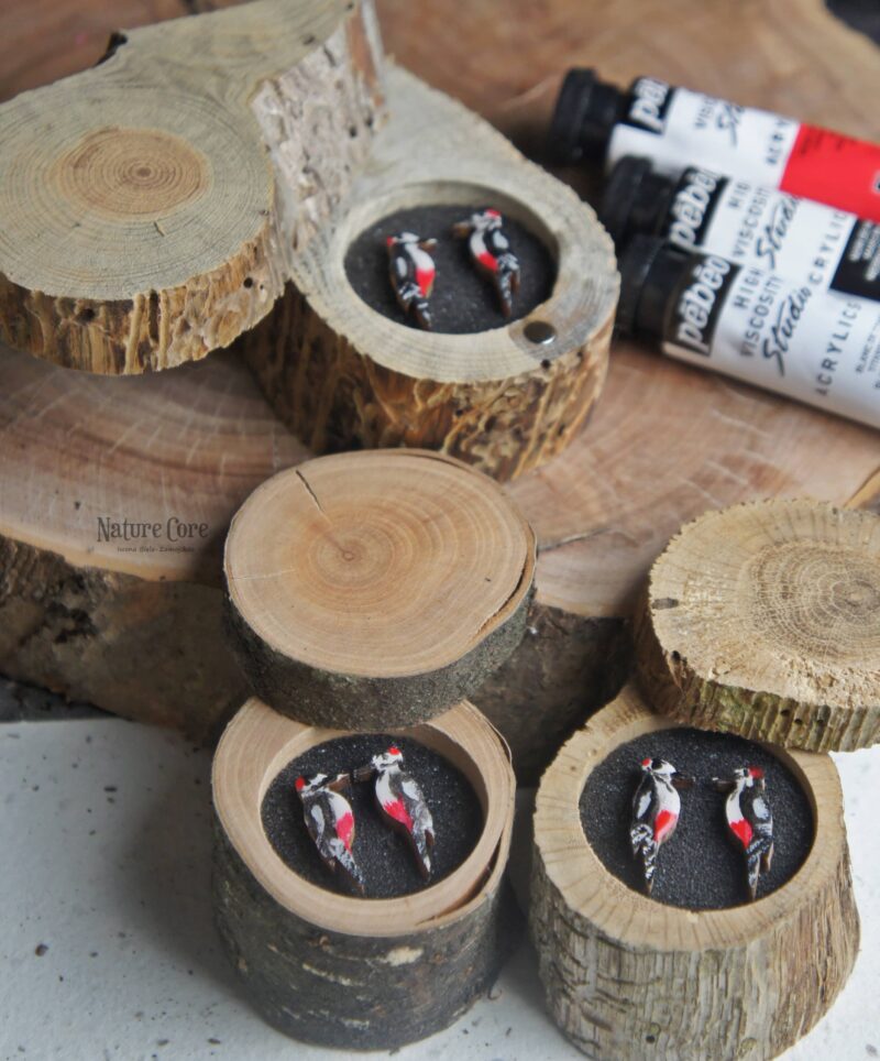 dzięcioł duży kolczyki, inspirowane naturą ręcznie wykonane kolczyki z drewna,