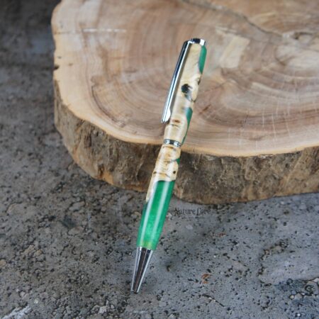 Zielony długopis z drewna, długopis z drewna, zielona hybryda z czeczoty